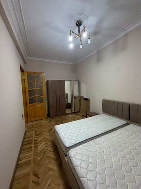 İcarəyə verilir 3 otaqlı köhnə tikili 80 m² — Bakı