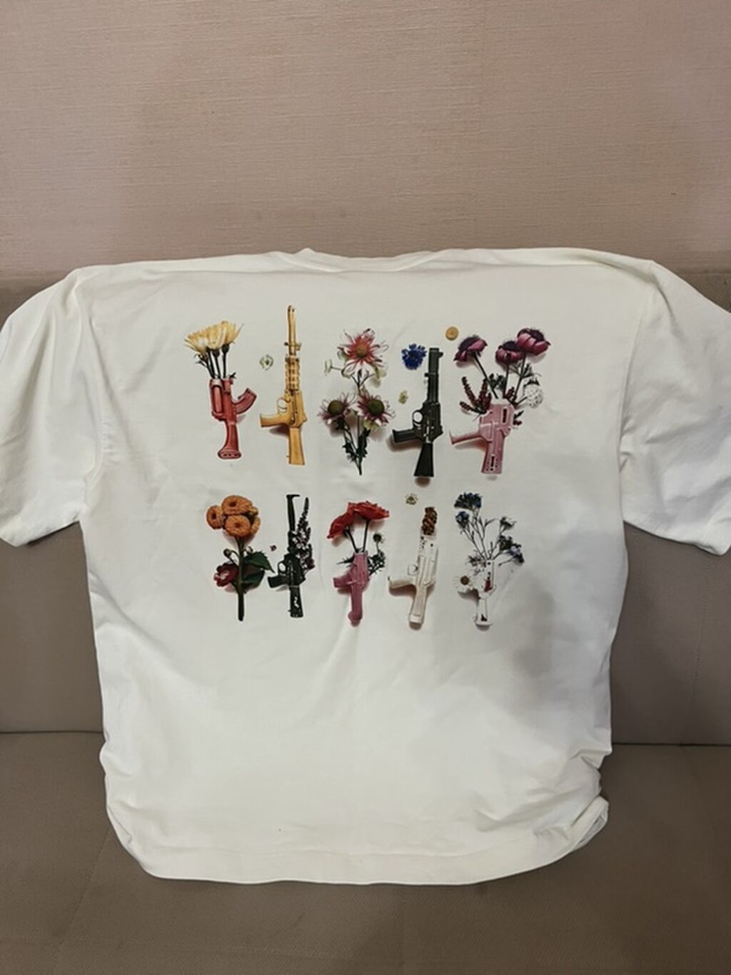 Ağ rəngli uniseks T‑shirt. Ön tərəfdə bordo rəngdə “Sio.” loqotipi — Futbolka və polo, Bakı (2)