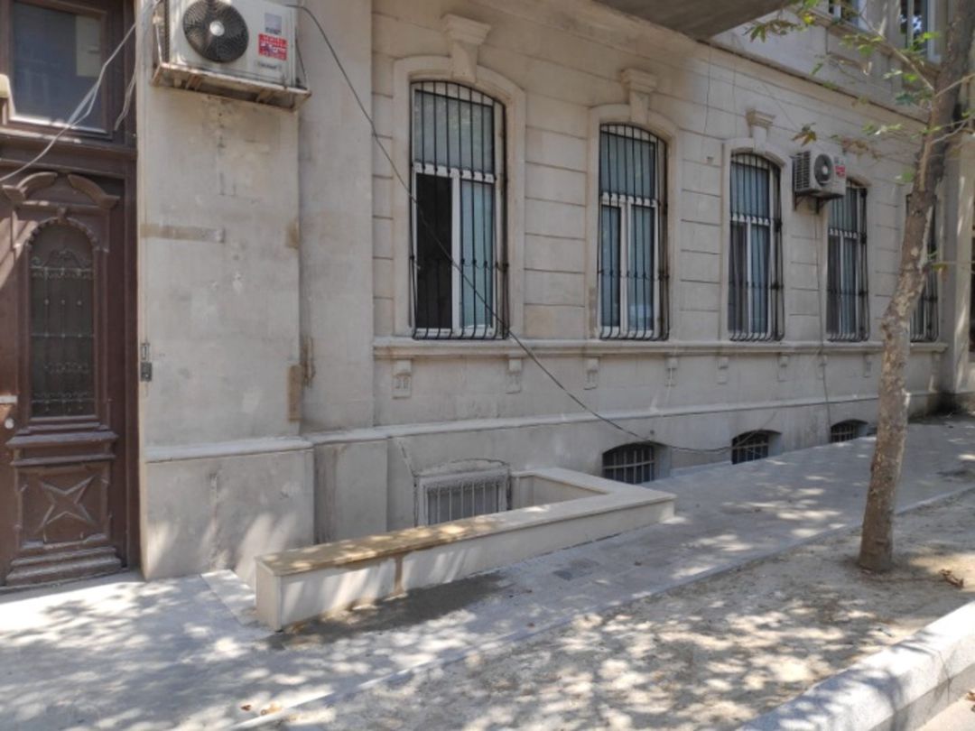 Satılır 3 otaqlı köhnə tikili 100 m² — Mənzil, Bakı