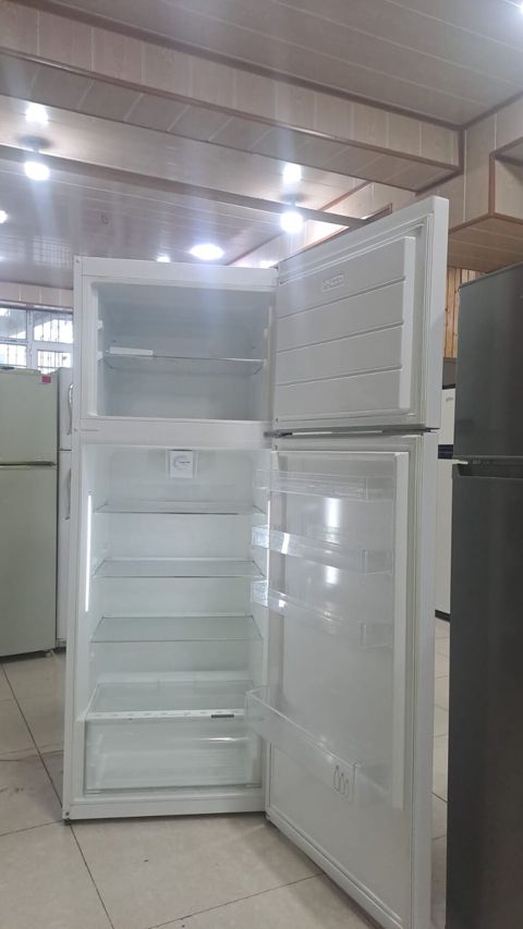 Vestel iki qapılı soyuducu - Üst kamera: dondurucu bölmə (rafla) — Digah