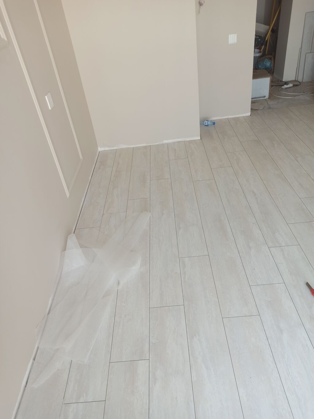 Laminat döşəmə və plitə tipli döşəmə işləri – peşəkar quraşdırma — Döşəmə və tavan işləri, Digah (3)