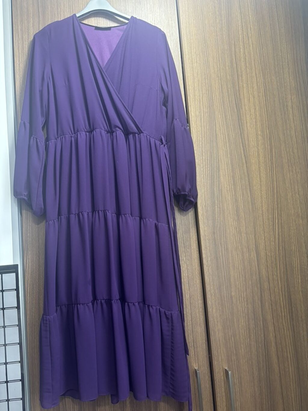 M/L razmer. Bənövşəyi rəngli qadın paltarı - Model: kəsişən V-yaxa — Gündəlik paltarlar, Bakı (2)