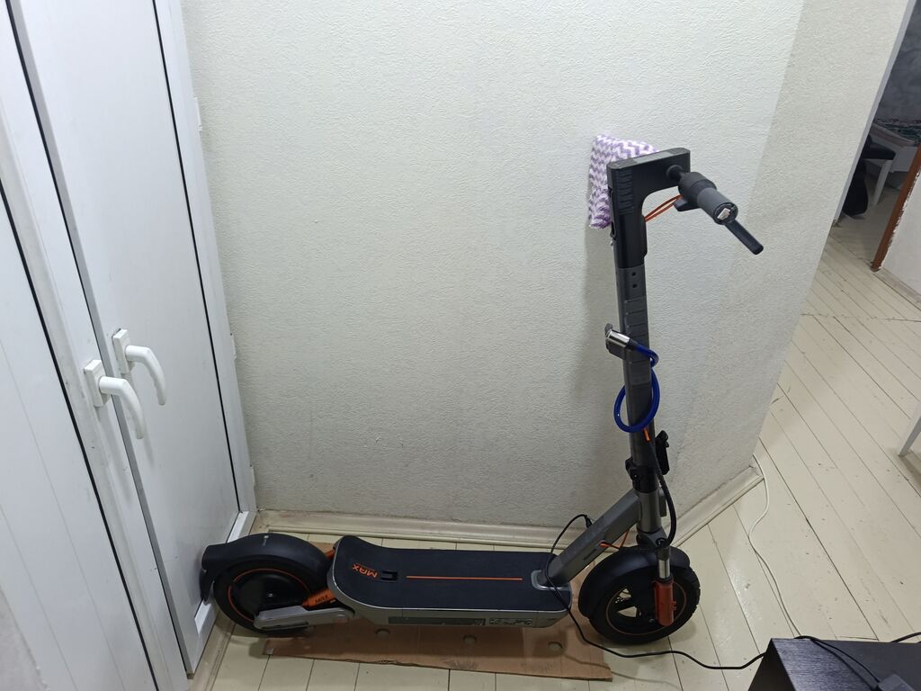 İşlənmiş Elektrik samokat 10", 1000 Vt, 16 - 25 km/s, Pulsuz çatdırılma — Skuterlər, Bakı (4)