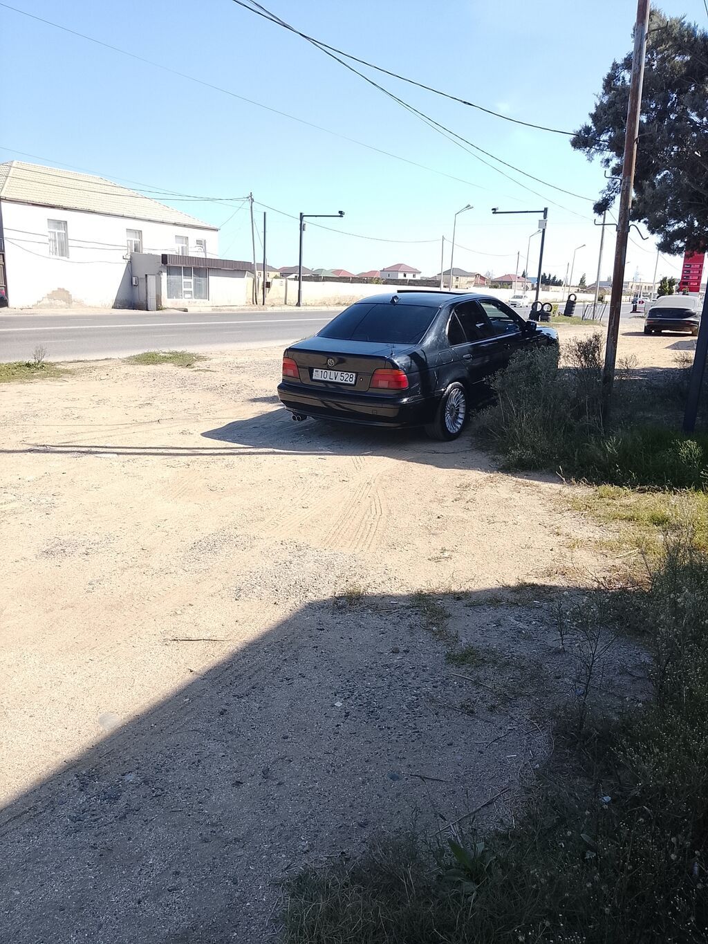BMW 5Series (E39) sedan – qara rəngdə, klassik biznes sinfi 10-LV-528 — Avtomobillər, Digah