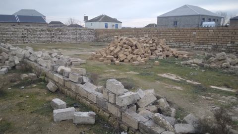 4 sot torpaq sahəsi, Binə qəs — Bakı