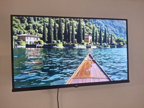 Televizor TCL 82 ekran — Bakı