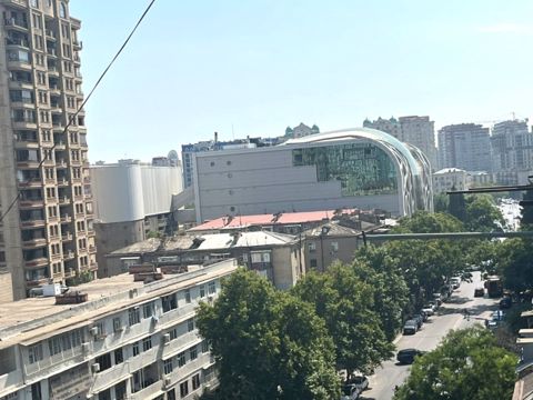 Satılır 4 otaqlı köhnə tikili 115 m² — Bakı