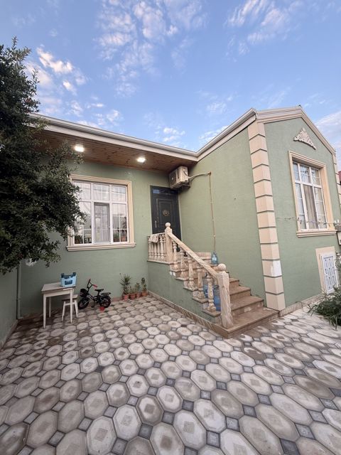 Satılır 4 otaqlı həyət evi/bağ evi 110 m² — Bakı