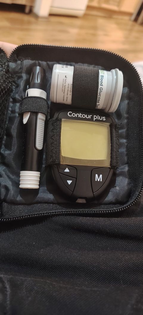 Contour Plus qlükometr dəsti Məhsul tərkibi: - Contour Plus qan — Bakı