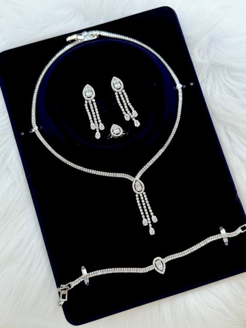 Bijuteriya dəsti boyunbağı, qolbaq, sırğa və üzük 2217340 — Bakı