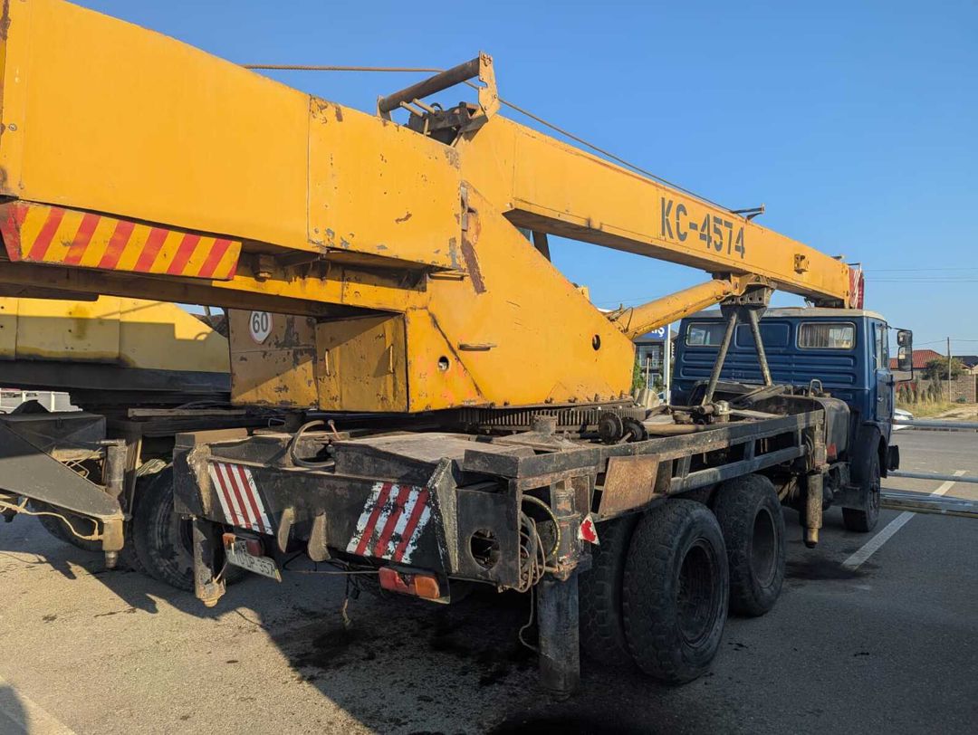 Avtokran Kamaz, 1995 il 10-DP-357 — İnşaat texnikası, Bakı (6)