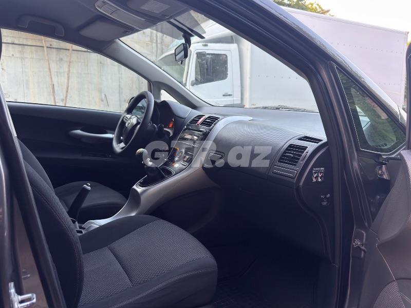 Toyota Auris 1.4 L, 2010, 250 342 km — Avtomobillər, Bakı (8)
