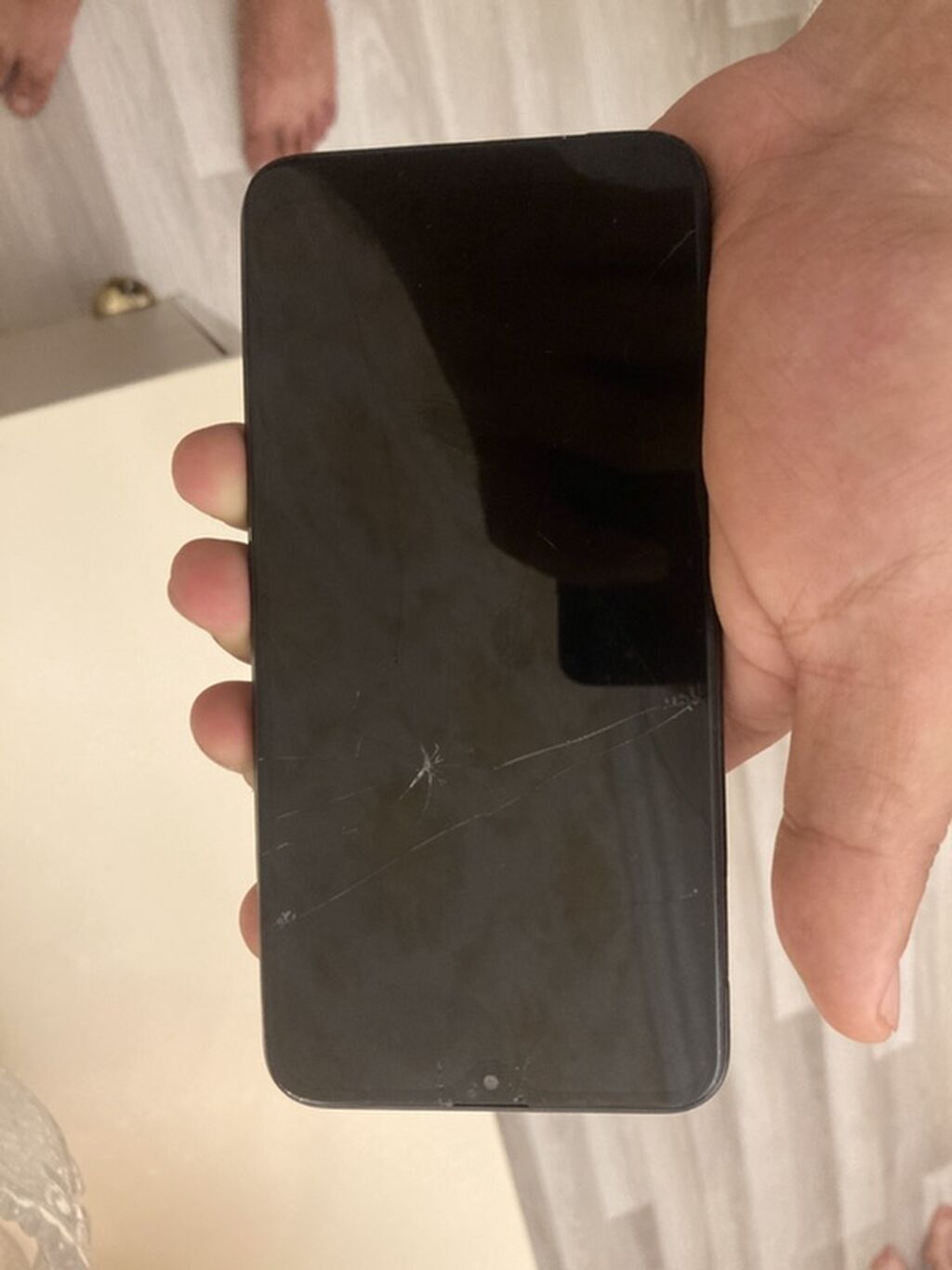 Samsung Galaxy A10, 32 GB, rəng - Qara, Qırıq — Samsung, Xırdalan (3)