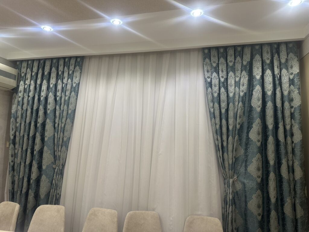 Mavi-boz tonlarda klassik naxışlı pərdə dəsti. Komplekt iki laydan — Pərdələr, kornişlər, jalüzilər, Lənkəran (3)