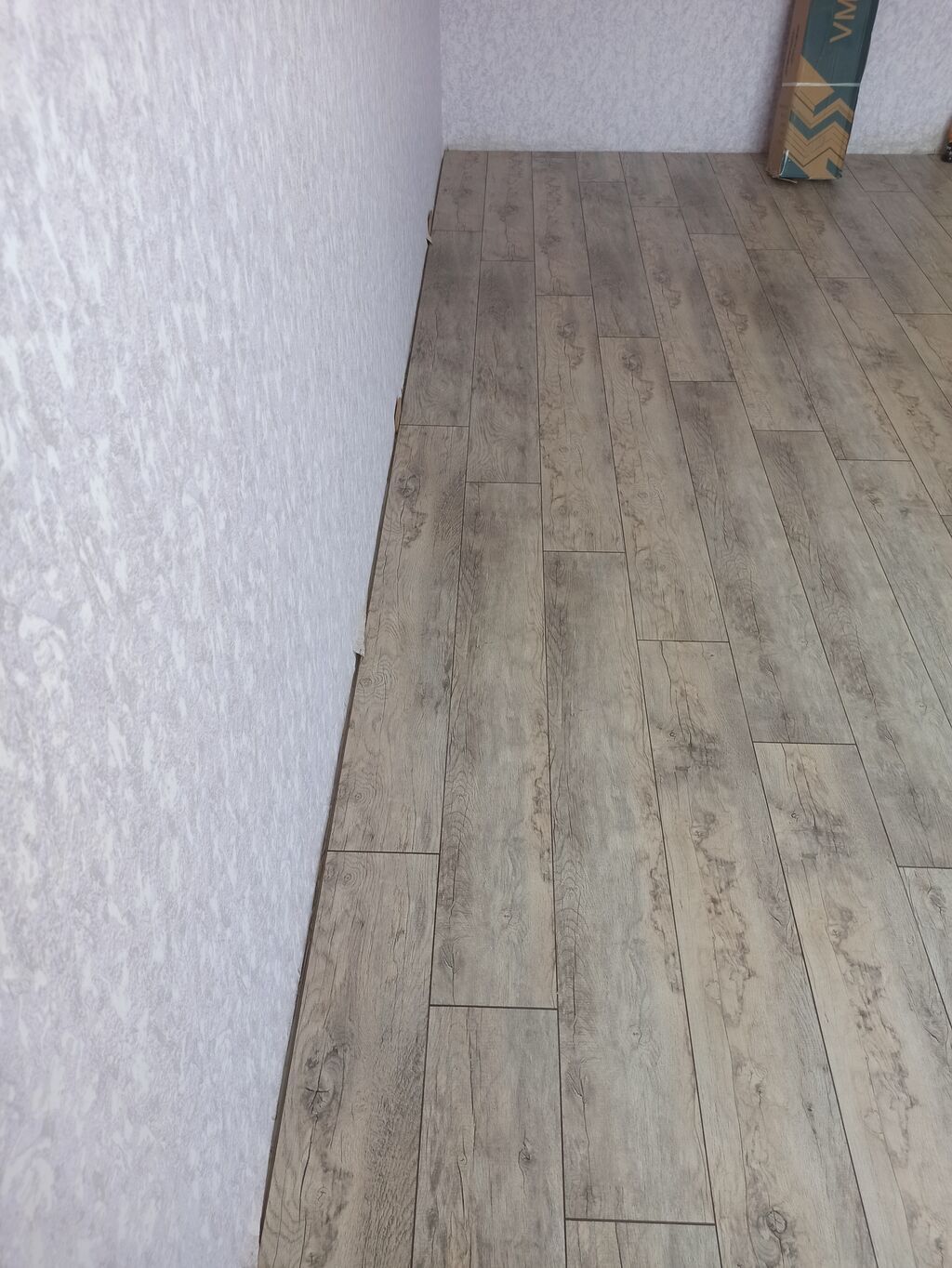 Laminat döşəmə və plitə tipli döşəmə işləri – peşəkar quraşdırma — Döşəmə və tavan işləri, Digah (6)