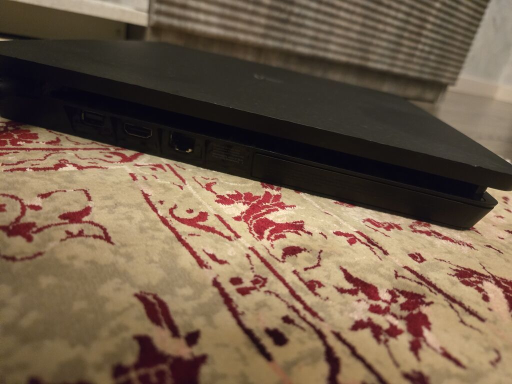 Playstation 4 Slim əla vəziyyətdəd satılır. Ev şəraitində işlənib — Oyun konsolları, Bakı (2)