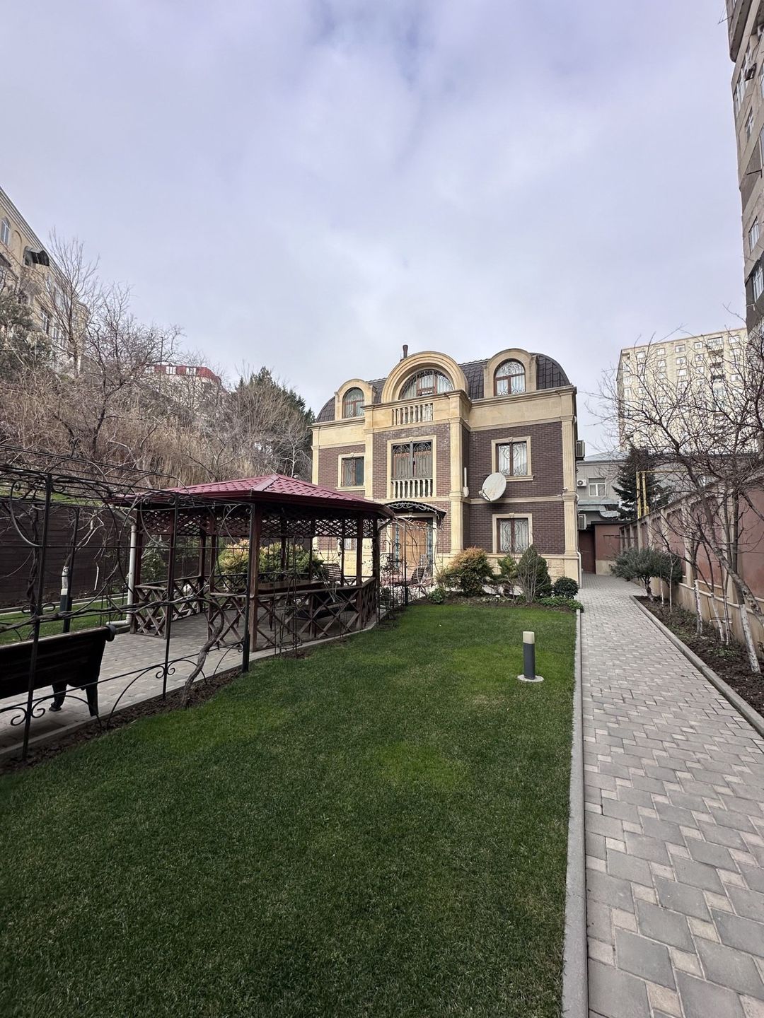Satılır 6 otaqlı həyət evi/bağ evi 400 m² — Ev, villa, Bakı