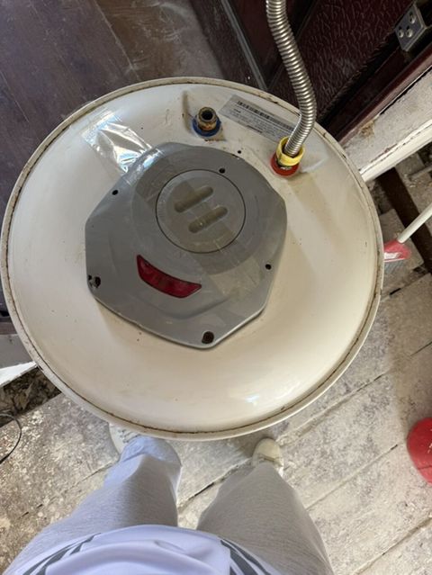 Aqua Hot elektrik su qızdırıcısı (boiler) - Silindrik gövdə, şaquli — Xırdalan
