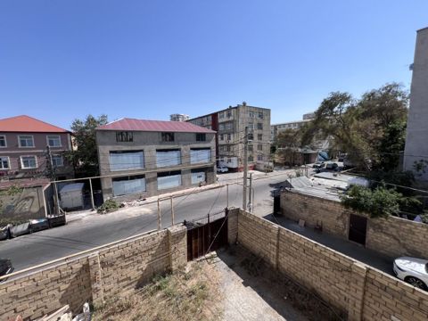 Obyekt/pansion tipli iki mərtəbəli tikili – geniş küçəyə baxışlı — Xırdalan