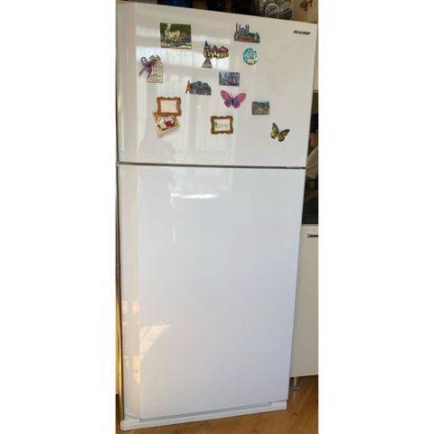 Soyuducu Sharp modeli 400₼ .Unvan Buzovna — Bakı