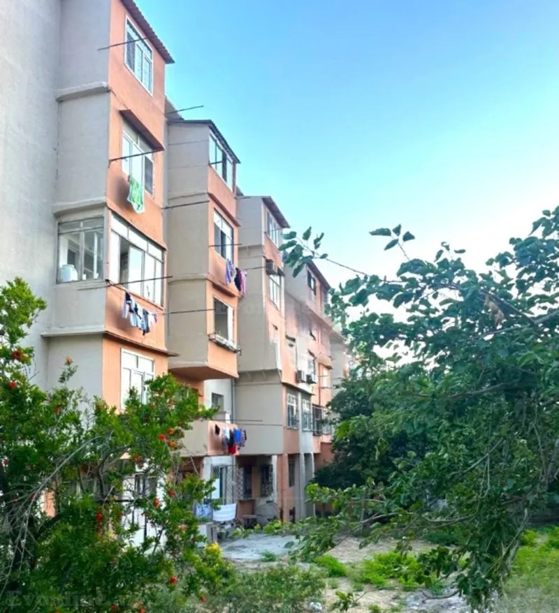 Satılır 3 otaqlı Mənzil Köhnə tikili 50 m² Bakı, Xətai r., Həzi Aslanov m., Əhmədli — Bakı