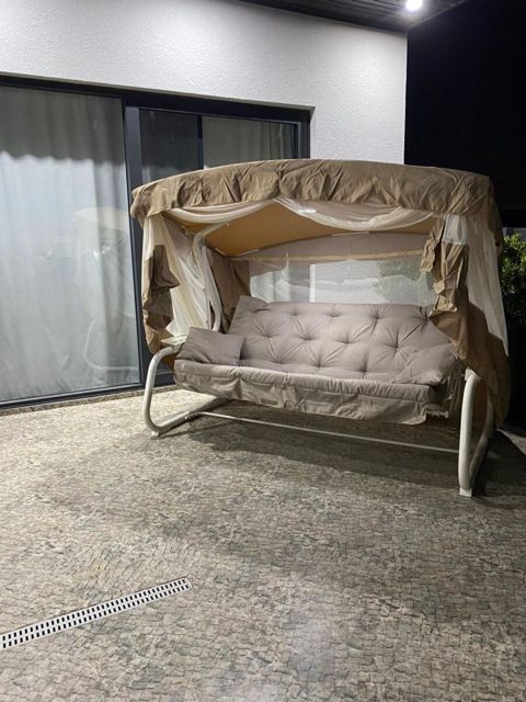 Yelləncək divan — Bakı