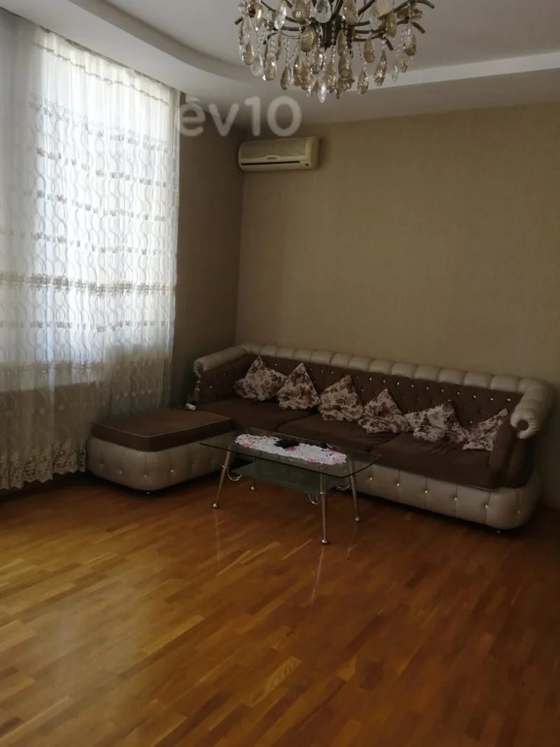 3 otaqlı mənzil, 120 m², 28may Təzəbəy Hamamının yanı — kirayə — Bakı