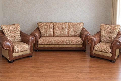 Divan desti satilir. Qiymet 180 azn.Ela veziyyetde tezekimidir. Divan — Bakı