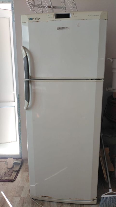Beko iki qapılı soyuducu - Brend/model: Beko, üstdə dondurucu, altda — Bakı