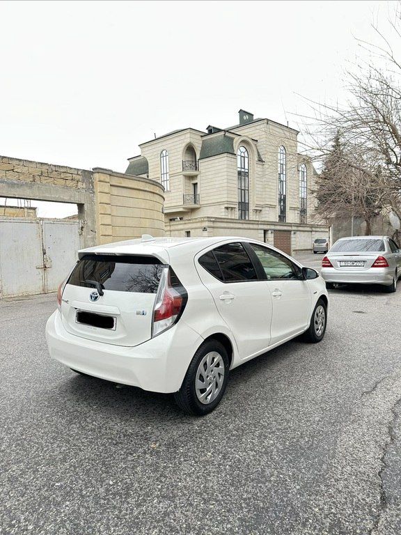 Toyota Prius C, 1.5 L, 6.5 kWh, 2016 il, 151 000 km — Avtomobillər, Bakı (2)