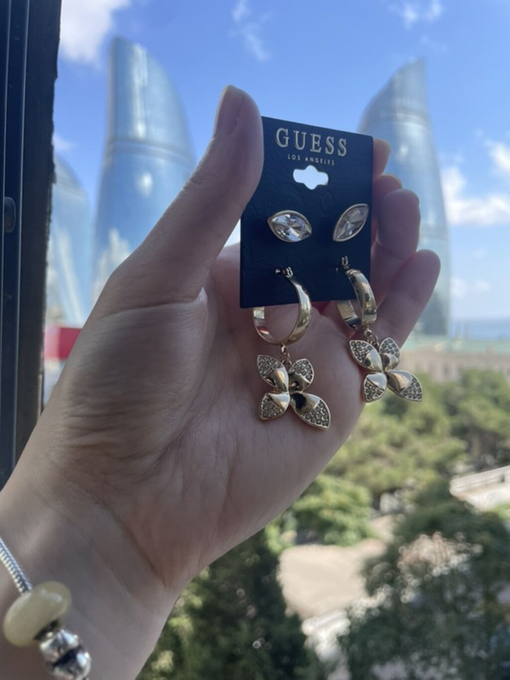 Guess Los Angeles sırğa dəsti - Brend: Guess - Rəng və örtük: Qızılı — Təklifler, Bakı