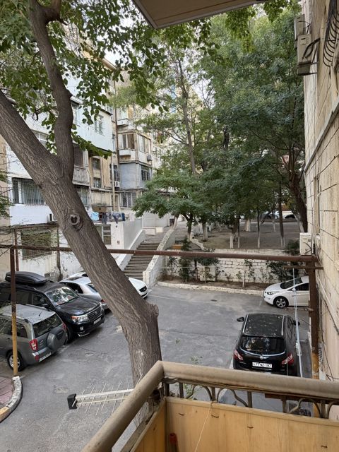 Satılır 3 otaqlı köhnə tikili 85 m² — Bakı