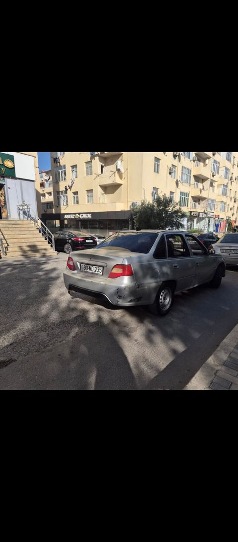 Daewoo Nexia, sedan, gümüşü rəng. - Yanacaq: benzin - Sürətlər qutusu — Bakı
