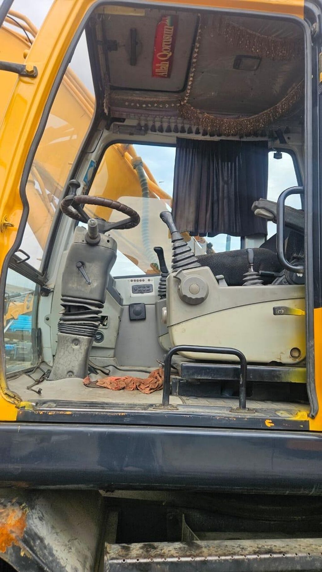 Hyundai 210W-7S təkərli ekskavator Xüsusiyyətlər: - Model: Hyundai — Ekskavatorlar, Gəncə (3)