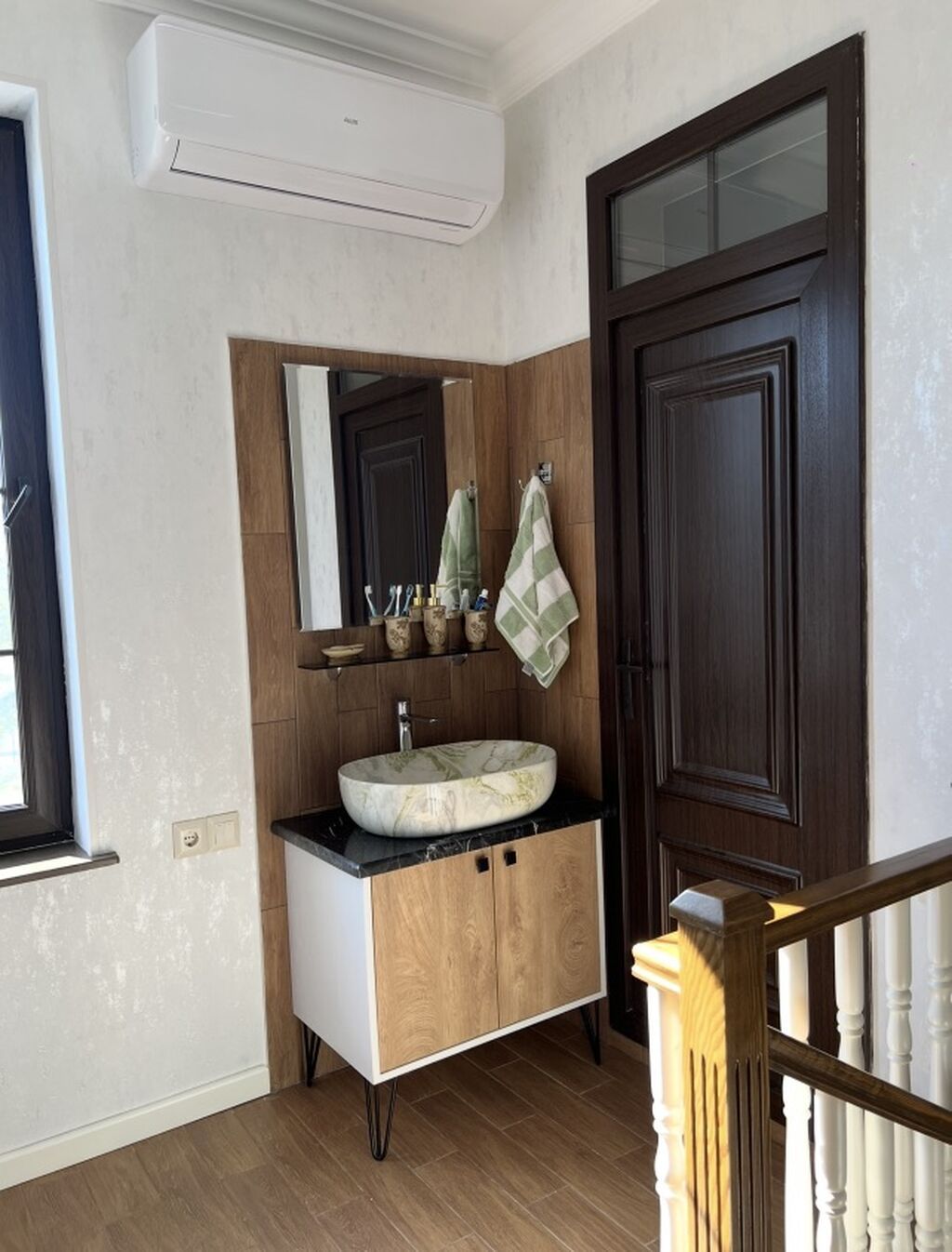 Ev 9-10 nəfər üçün nəzərdə tutulmuşdur. 1)Evin həm 1-ci,həm 2-ci — Ev, villa, Bakı (9)