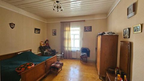 Satılır 5 otaqlı köhnə tikili 117 m² — Bakı
