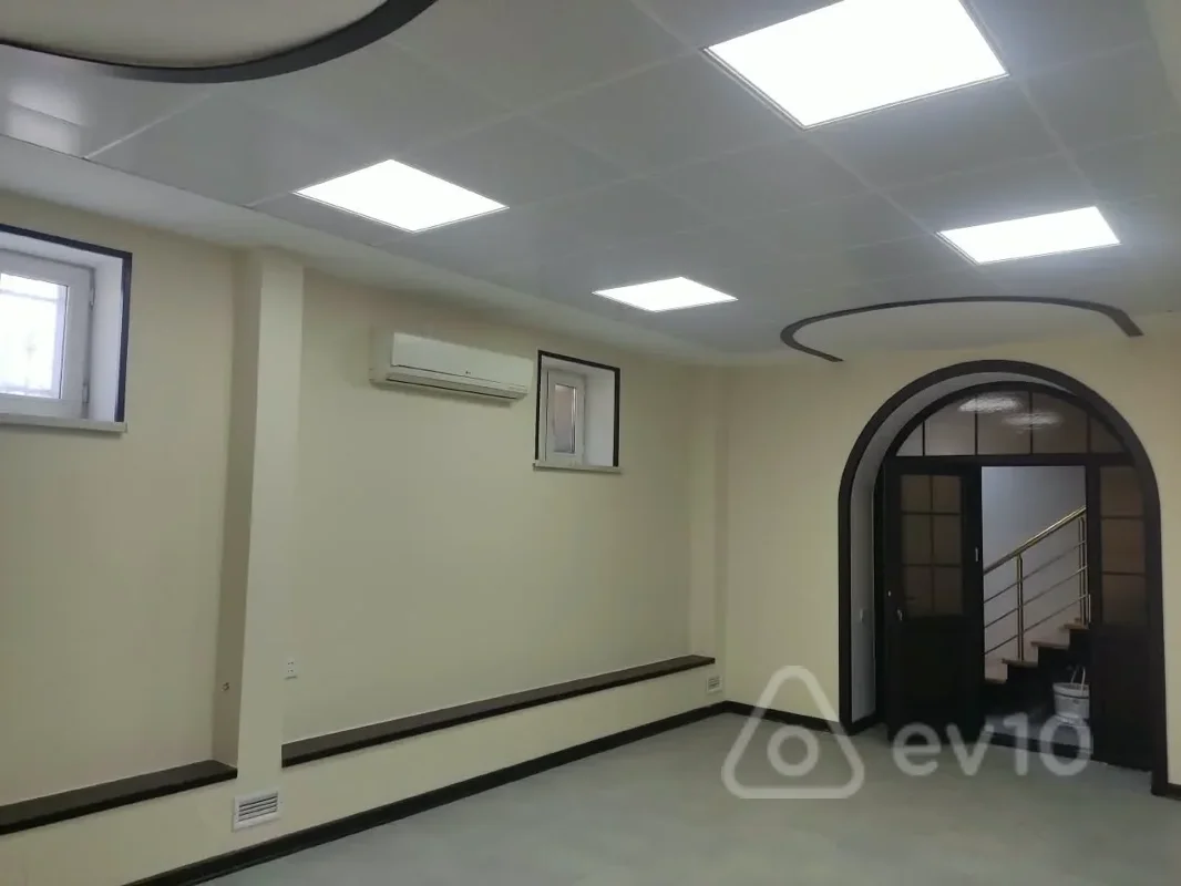 Obyekt, 100 m², 8 noyabr prospekti — kirayə — Bakı