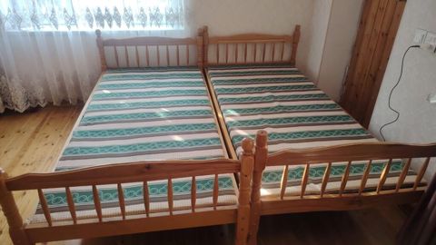 2 eded carpayi. Ikisi birge 120 manat. Unvan Bulbule. Airaport yolu — Mehdiabad