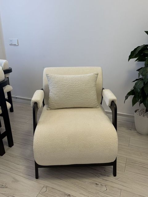 Müasir dizaynlı rahat kreslo - Rəng: krem/ivori - Material: yumşaq — Xırdalan