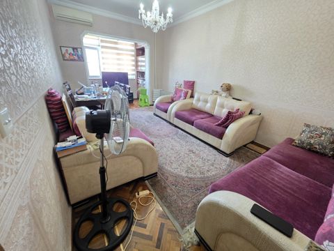 Satılır 3 otaqlı köhnə tikili 90 m² — Bakı