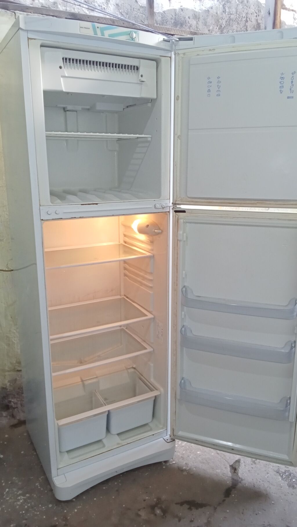 Indesit Nofros soyuducu əla soyudur işləyir çürüyü yoxdur 60/180 cm — Soyuducular, Bakı (2)