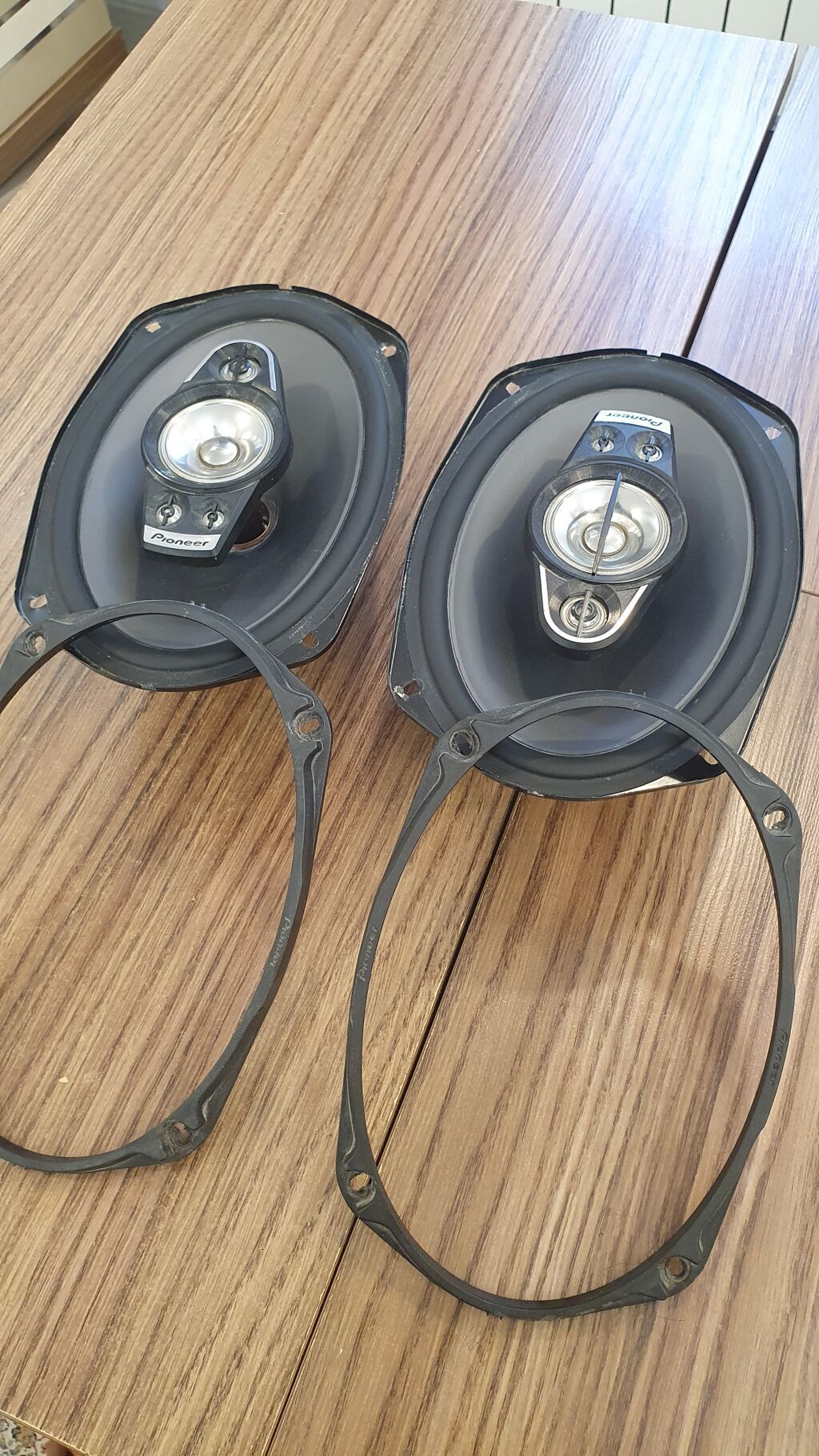 Maşın audiosistemi dəsti bütün şünurlar mövcutdu kalonkanin her biri — Avtomobil akustikası, Digah (5)