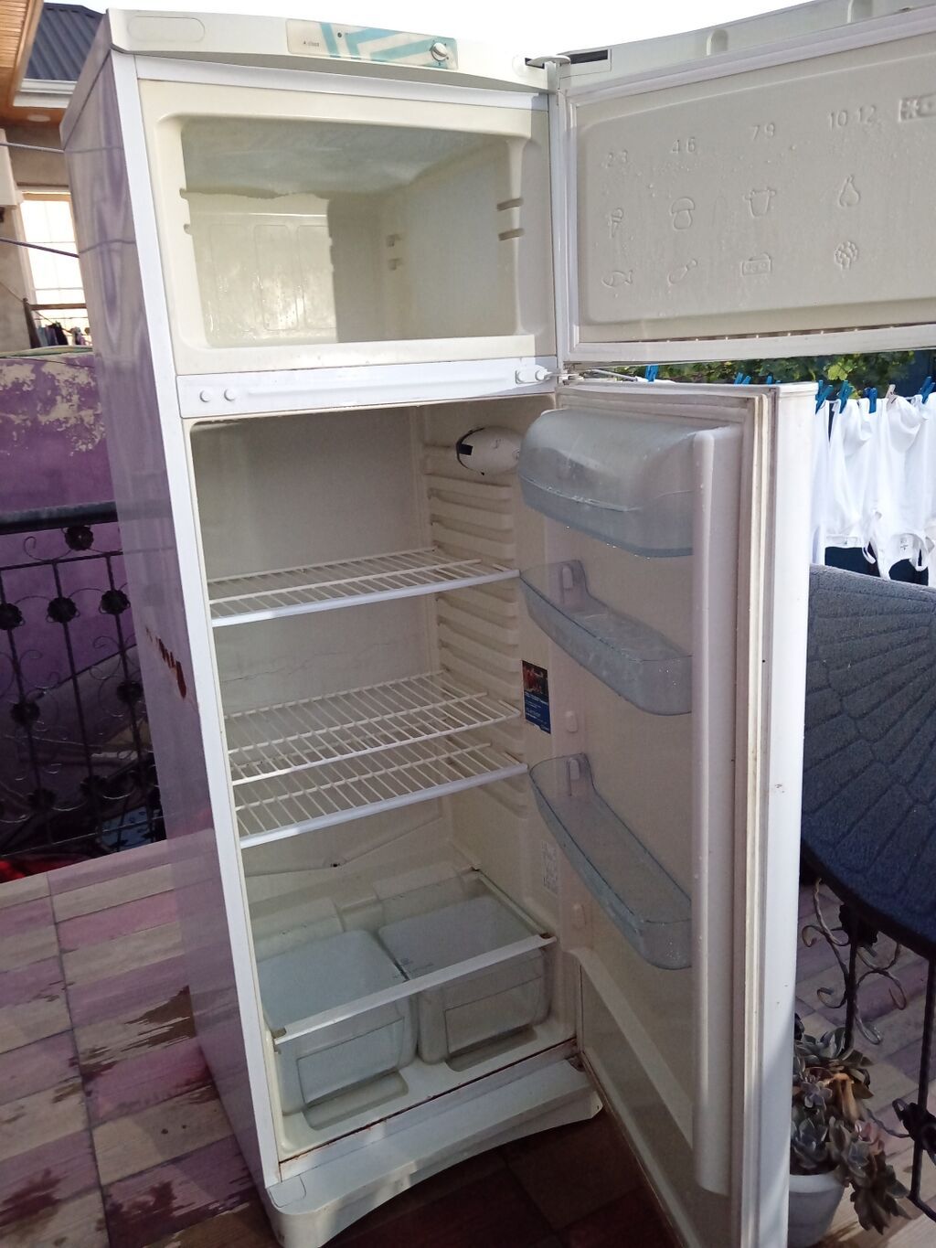 İki qapılı Indesit soyuducu - Üst hissədə dondurucu, alt hissədə — Soyuducular, Bakı (2)