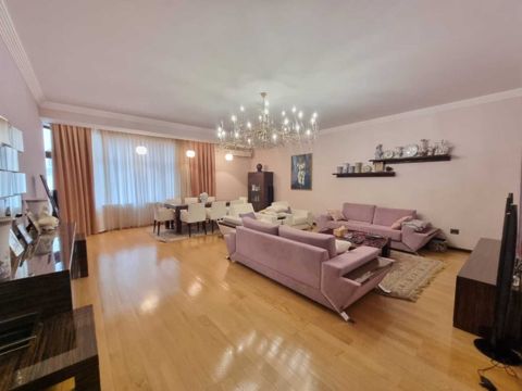 Satılır 4 otaqlı yeni tikili 205 m² — Bakı