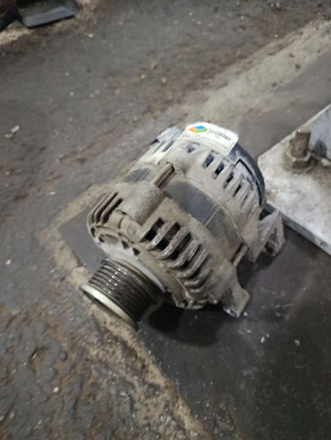 Avtomobil generatoru (alternator) - Gərginlik: 12V - Güc/axın: 150A — Quba