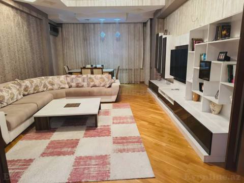 Kirayə verilir 3 otaqlı Mənzil Yeni tikili 140 m² Bakı, Nizami r., Neftçilər m — Баку