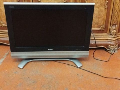 Sharp Aquos LCD televizor - Ekran: təxminən 26–32 düym diapazonunda — Sumqayıt