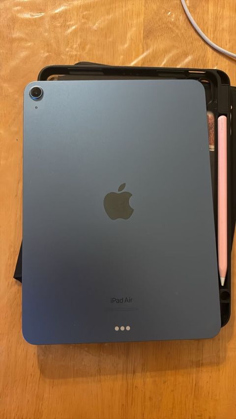Apple iPad Air 5 nesil(mavi rəng) + stylus qələmi və qoruyucu keys — Mingəçevir