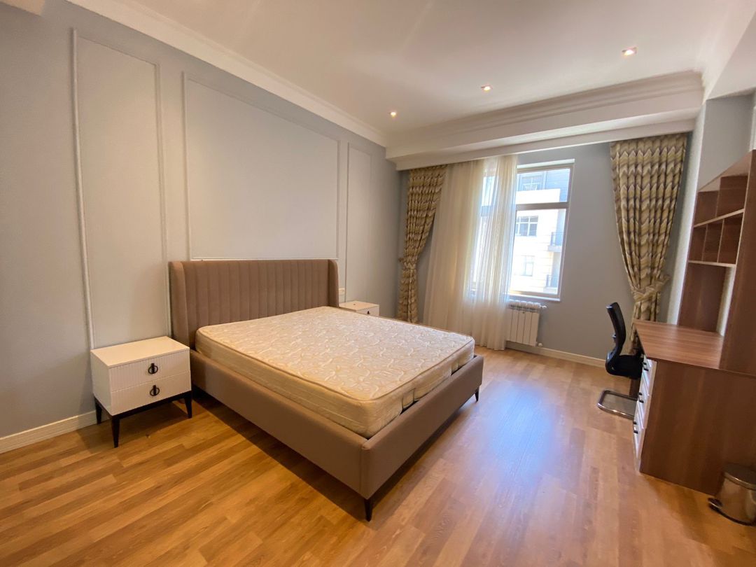 İcarəyə verilir 4 otaqlı yeni tikili 200 m² — Mənzil, Bakı (10)