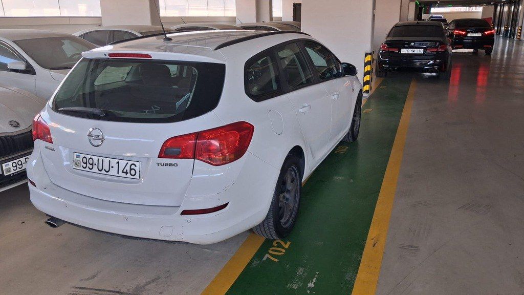 Opel Astra, 1.6 L, 2011 il, 240 000 km 99-UJ-146 — Avtomobillər, Bakı (3)